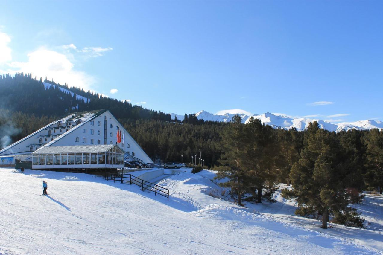 Kapriz Karakol Hotel Exterior photo